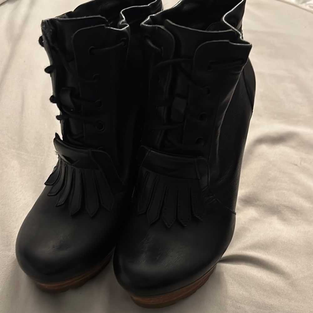 Tsubo Black Lace Up Boots with Durable Construction